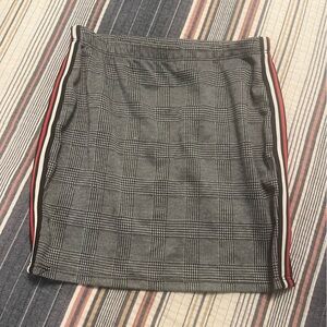 Adara Houndstooth skirt in Black and White